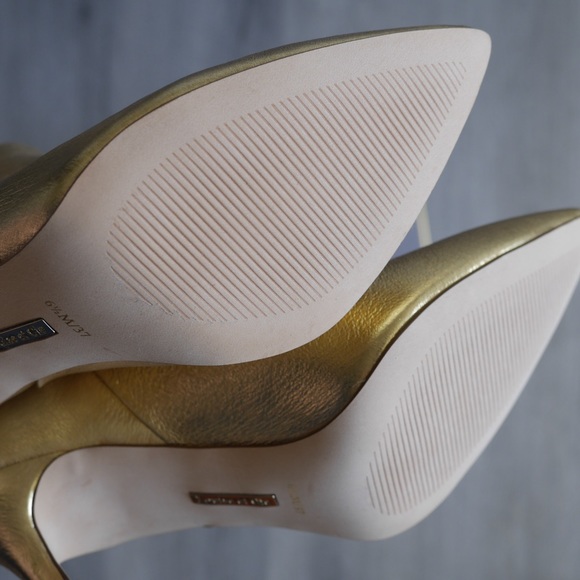 Louise et Cie | style Lo-Sonya | gold point toe stiletto booties size 6.5 - Picture 5 of 6